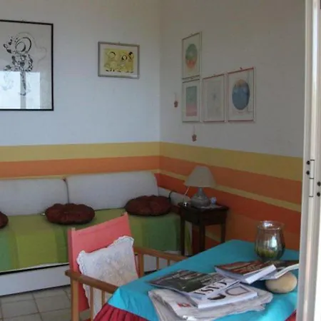 Sleeps 4 Air Con *