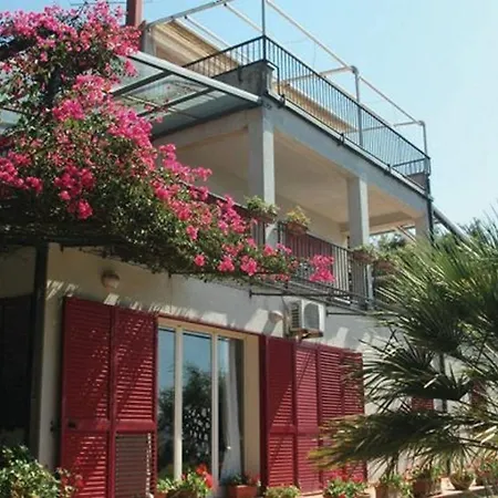 Sleeps 4 Air Con Cefalù