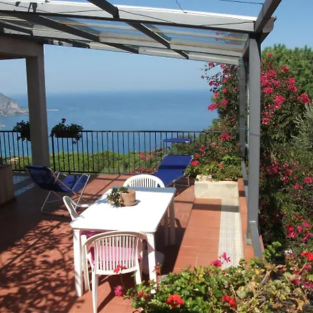 Sleeps 4 Air Con *